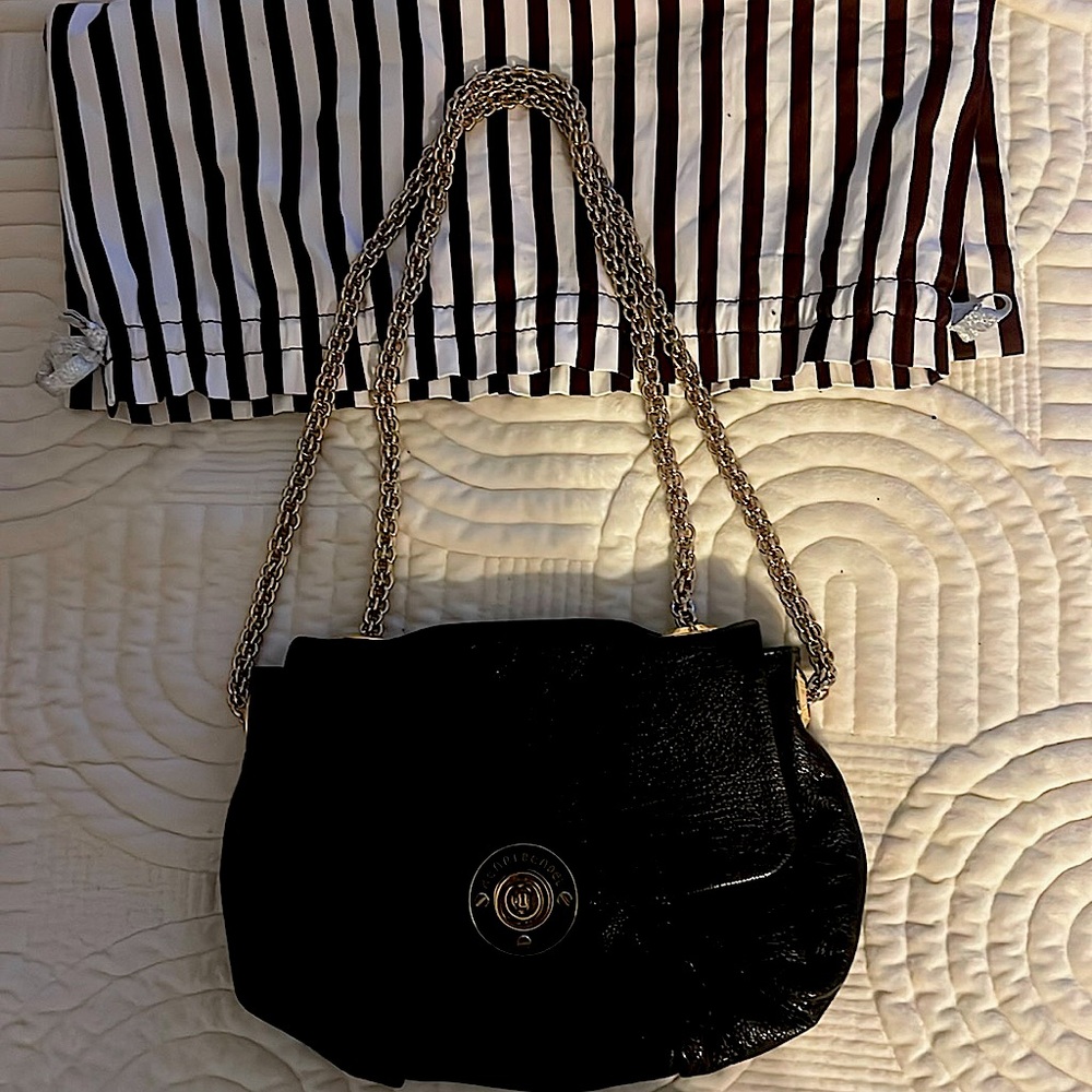Henri Bendel Shoulder Bag
Black leather Chain-Link Shoulder. Used few times.